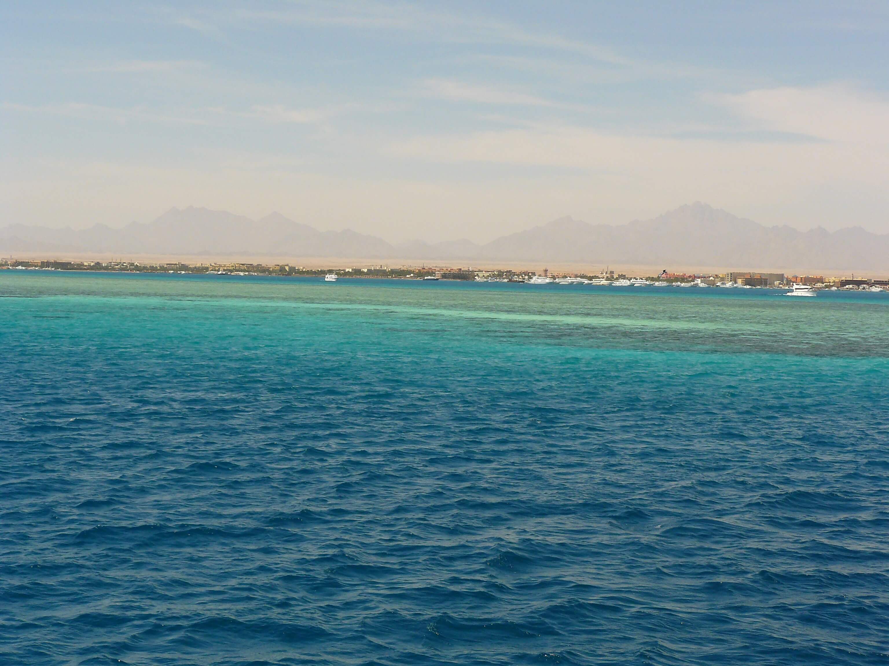 Температура красного моря хургада. Красное море Хургада. Меркурий Хургада Египет. Египет моря 34401440. Море Египет Хургада красное море.